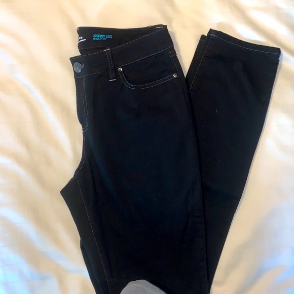 Women’s INC Black Skinny Leg Jeans/Regular Fit - Picture 2 of 6